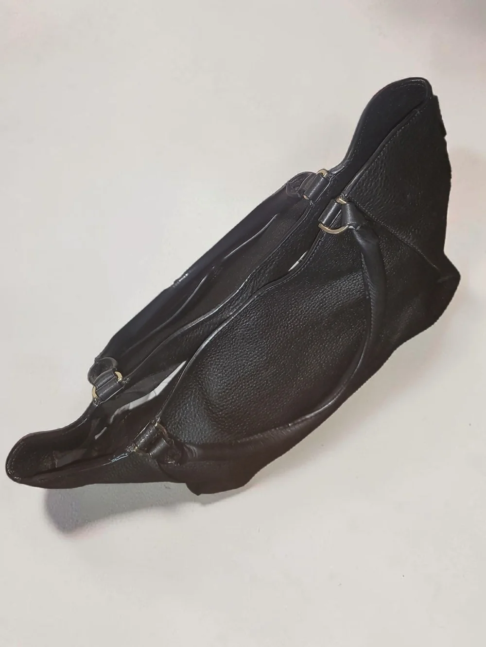 Tory Burch Bombe T East West Black Pebbled Leather Tote in EUC